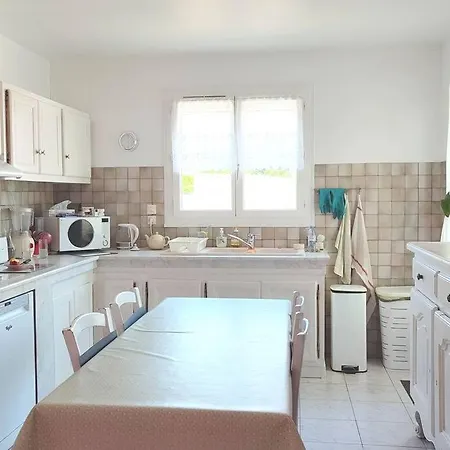 3 Bedroom House With Above-ground Pool *