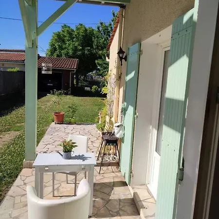 3 Bedroom House With Above-ground Pool Casa vacanze Prigonrieux