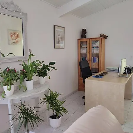 Casa vacanze 3 Bedroom House With Above-ground Pool Prigonrieux