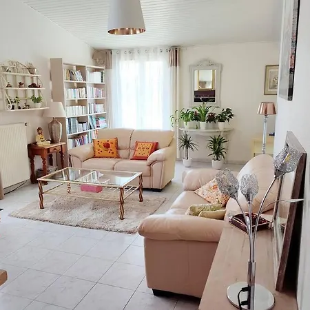 3 Bedroom House With Above-ground Pool Casa vacanze