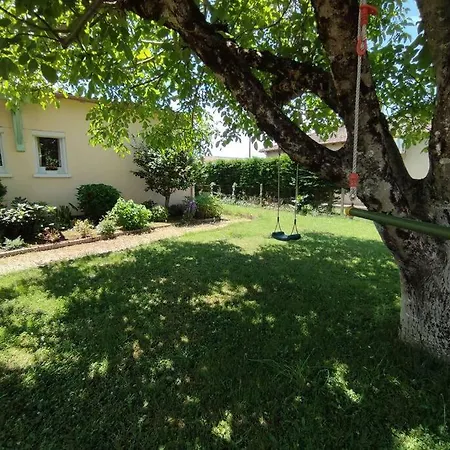 3 Bedroom House With Above-ground Pool Prigonrieux