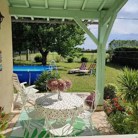 3 Bedroom House With Above-ground Pool Casa vacanze *