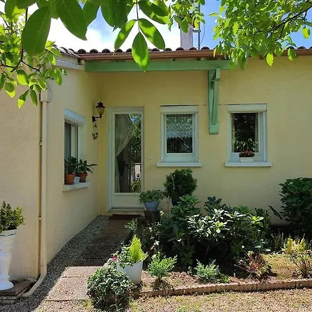 3 Bedroom House With Above-ground Pool * Prigonrieux