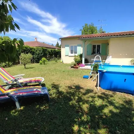 Casa vacanze 3 Bedroom House With Above-ground Pool
